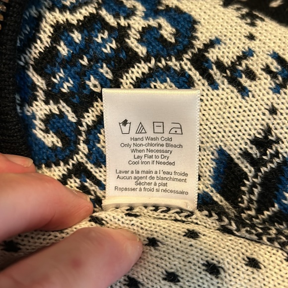 Icelandic Design Nordic Snowflake Print Full Zip Sweater - Picture 11 of 11